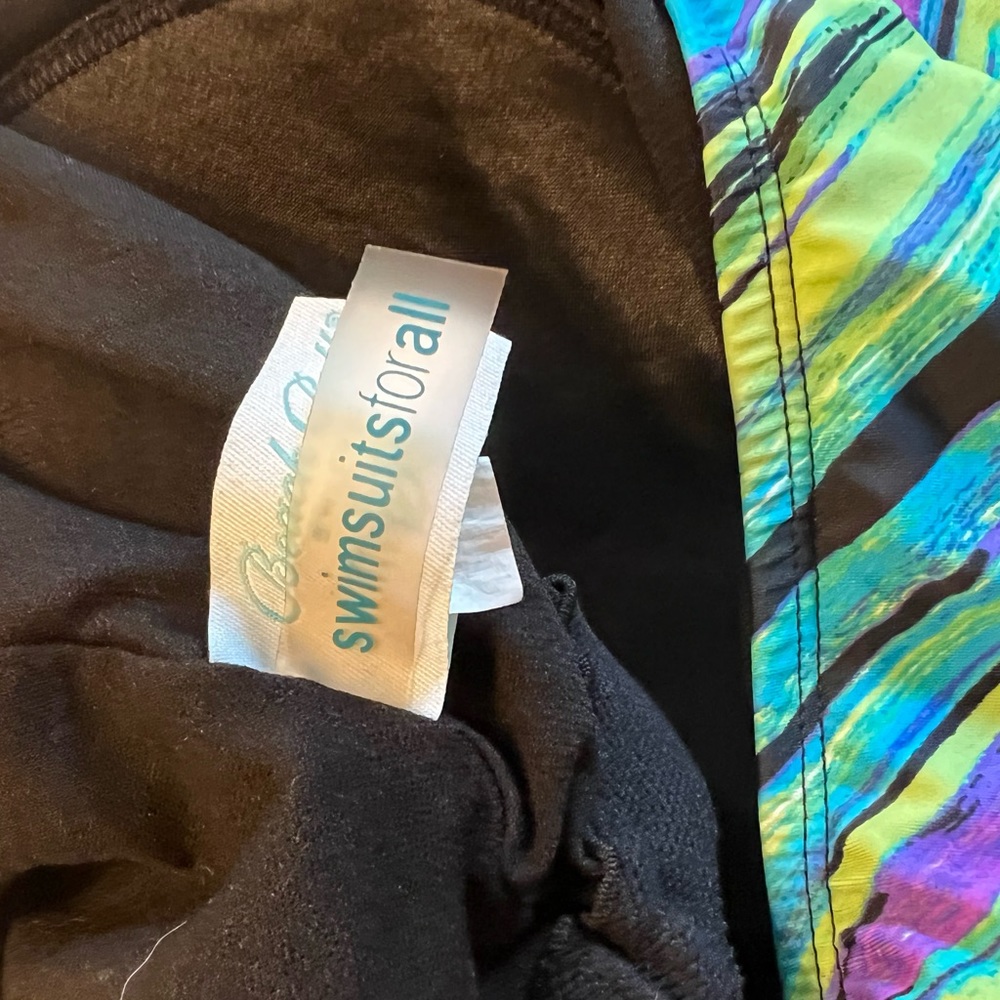 Swim shorts and top. - Picture 6 of 6